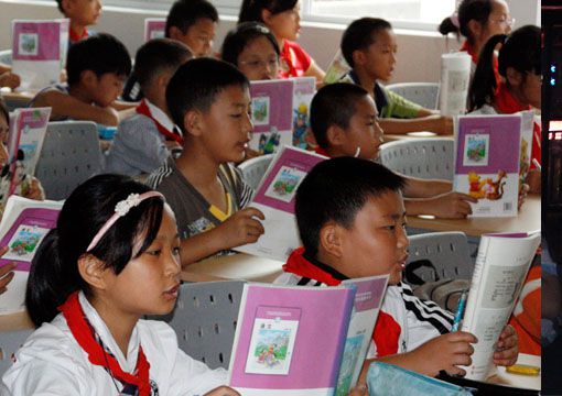震旦集团援建的都江堰友爱学校的同学们正在认真的上课