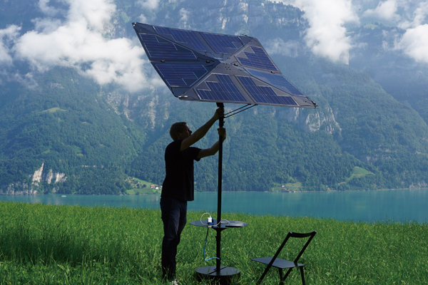 设计师Ville+Kokkonen与Exel公司合作推出的「太阳能伞」