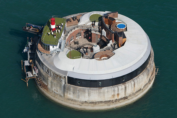 ▲最硬挺的海上饭店——Spitbank fort