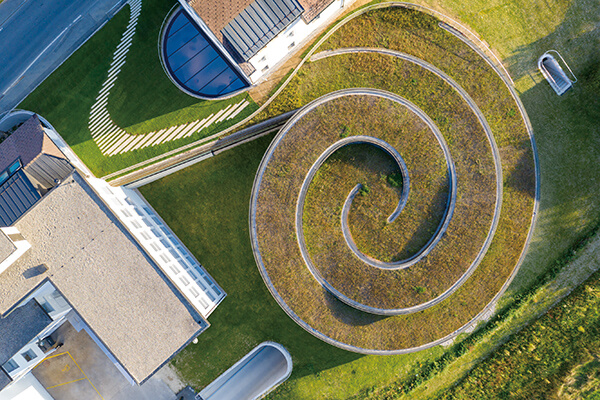 从空中俯瞰，可完整看出博物馆的螺旋造型。