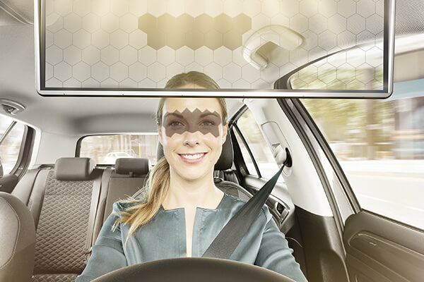 德国品牌Bosch的北美团队新推出的「虚拟遮阳板」
