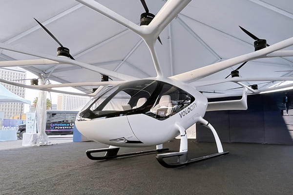 Volocopter的概念是电动直升机，在人口稠密的大都市建立小型停靠站，提供空中计程车服务。