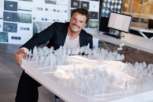 负责建筑设计的Bjarke+Ingels+Group团队。+