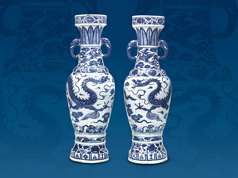 元．青花云龙纹象耳瓶一对 此对青花云龙纹象耳瓶有“至正十一年”之铭文，因此成为元代青花瓷的标准器物。（图一） 图片来源：《中国陶瓷精选》，图24。