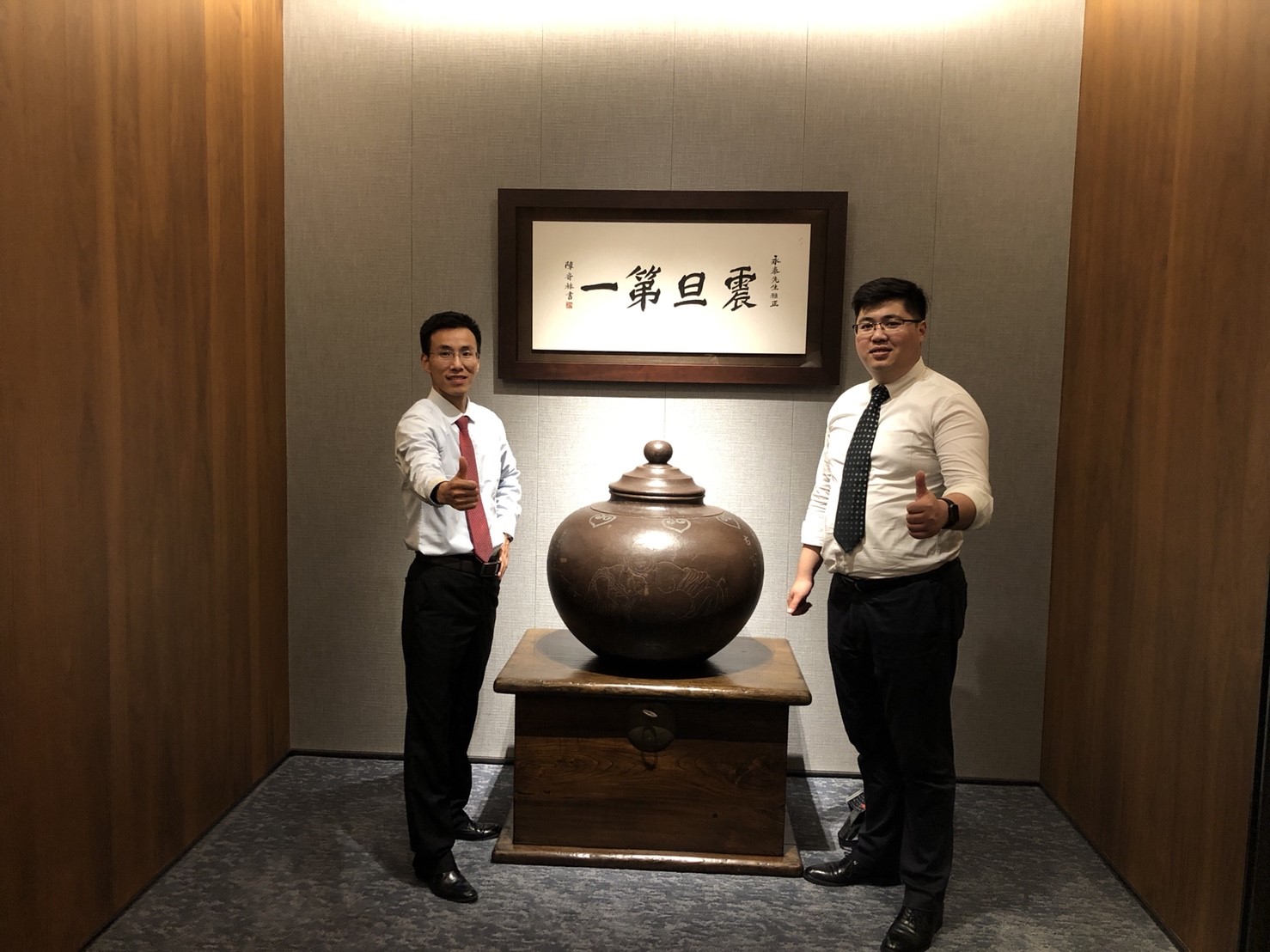TOP们与震旦第一合照