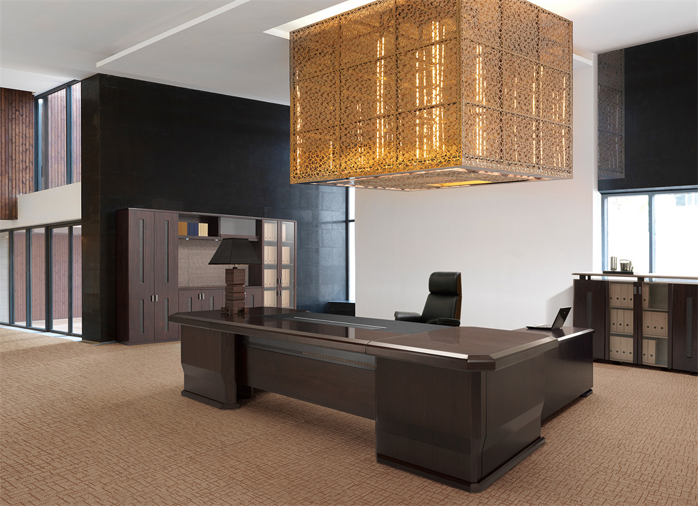 “玉之华”汲取故宫宝座之造型元素，演绎领导者君临天下之王者风范。