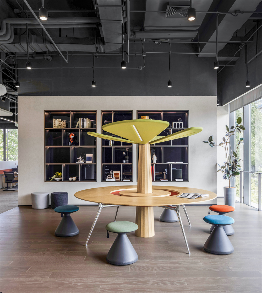 Baobab共享桌是一个展现Italian Smart Office概念的解决方案，具社交性、多场景、并结合科技于一体。