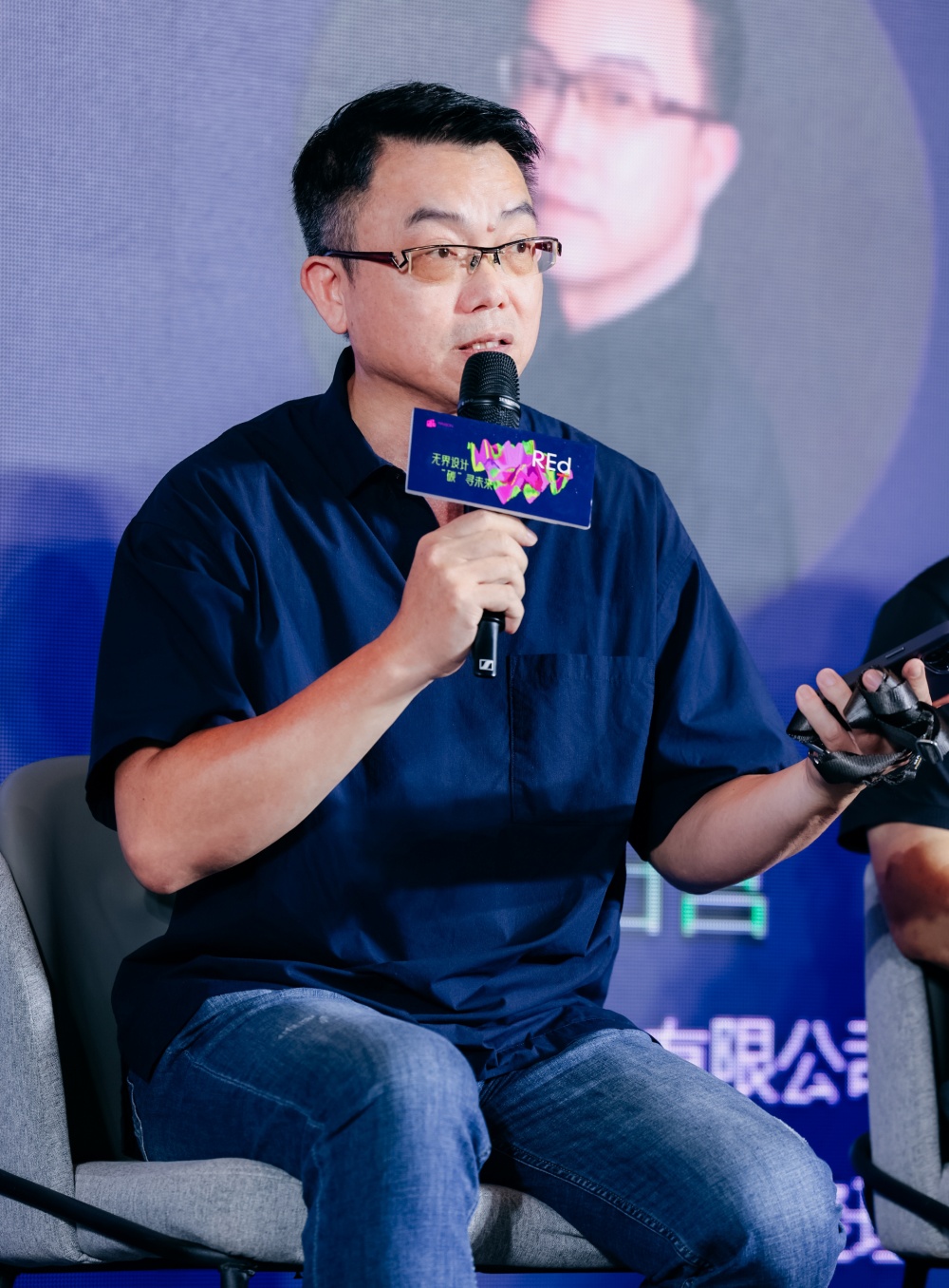 震旦家具高曰菖总经理分享保护环境、实现绿色低碳需要行业上下游的共同努力。